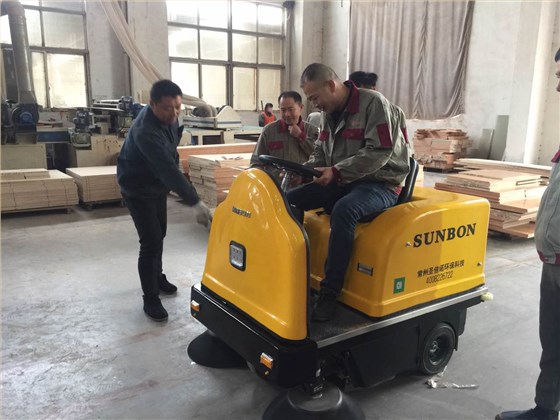 圣倍諾小型車間掃地機(jī)