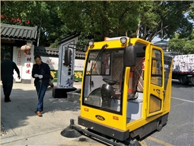 環衛掃地車走進新農村 環衛掃地車走進新農村