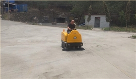 電動(dòng)掃地機(jī)和吸塵車進(jìn)駐江西某礦產(chǎn)品公司 電動(dòng)掃地機(jī)和吸塵車進(jìn)駐江西某礦產(chǎn)品公司
