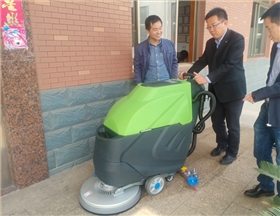 蘇州吳江某化纖企業采購電動洗地機