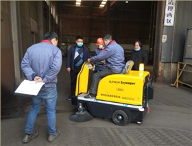 常州前黃某工廠客戶采購圣倍諾駕駛式電動(dòng)掃地車