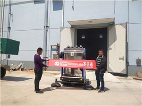 興化某米業采購圣倍諾2000A駕駛式電動掃地車
