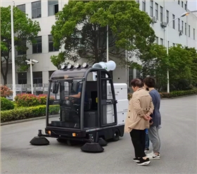 小型掃地機