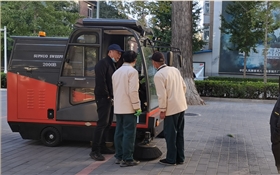  部隊大院應(yīng)該如何選擇電動掃地機(jī)呢