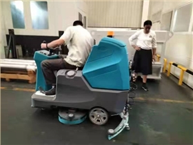 用什么洗地機清洗車間地面的灰塵和污漬比較好？