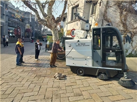 環衛電動掃地機輕松應對各種地面，解決清潔難題