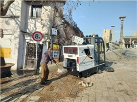 霧炮電動掃地車不僅能夠清掃廠區路面