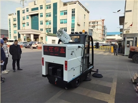 廠區(qū)清掃車(chē)