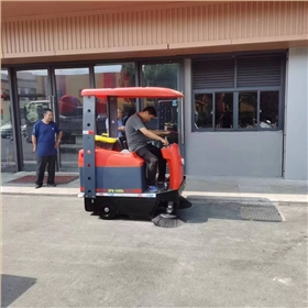 提升工廠形象，工業清掃車助力企業可持續發展