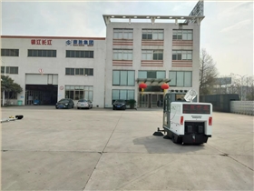 公路電動掃地車是環衛部門的“重要成員”！