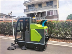 駕駛式工業掃地車：新農村環境治理的新利器