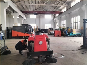 電子元器件車間——電動掃地車解決精密清潔難題