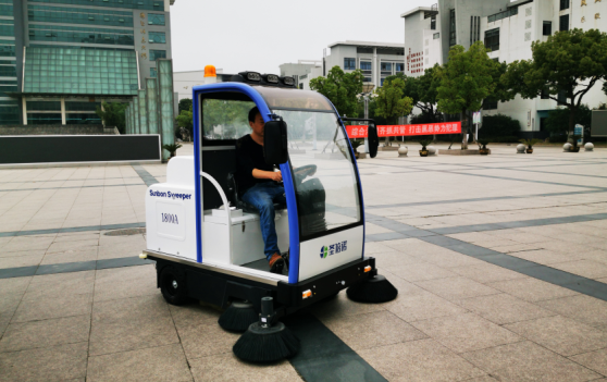 掃地車廠家相比經(jīng)銷商的優(yōu)勢 掃地車廠家相比經(jīng)銷商的優(yōu)勢