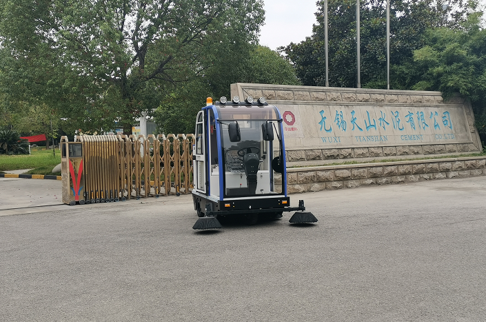 電動掃地車在無錫天山水泥廠的應(yīng)用案例 電動掃地車在無錫天山水泥廠的應(yīng)用案例