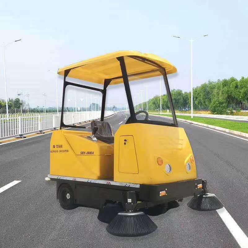  遼寧高校咨詢采購(gòu)1800電動(dòng)掃地車