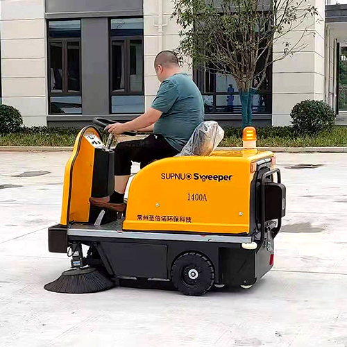 駕駛型電動掃地車