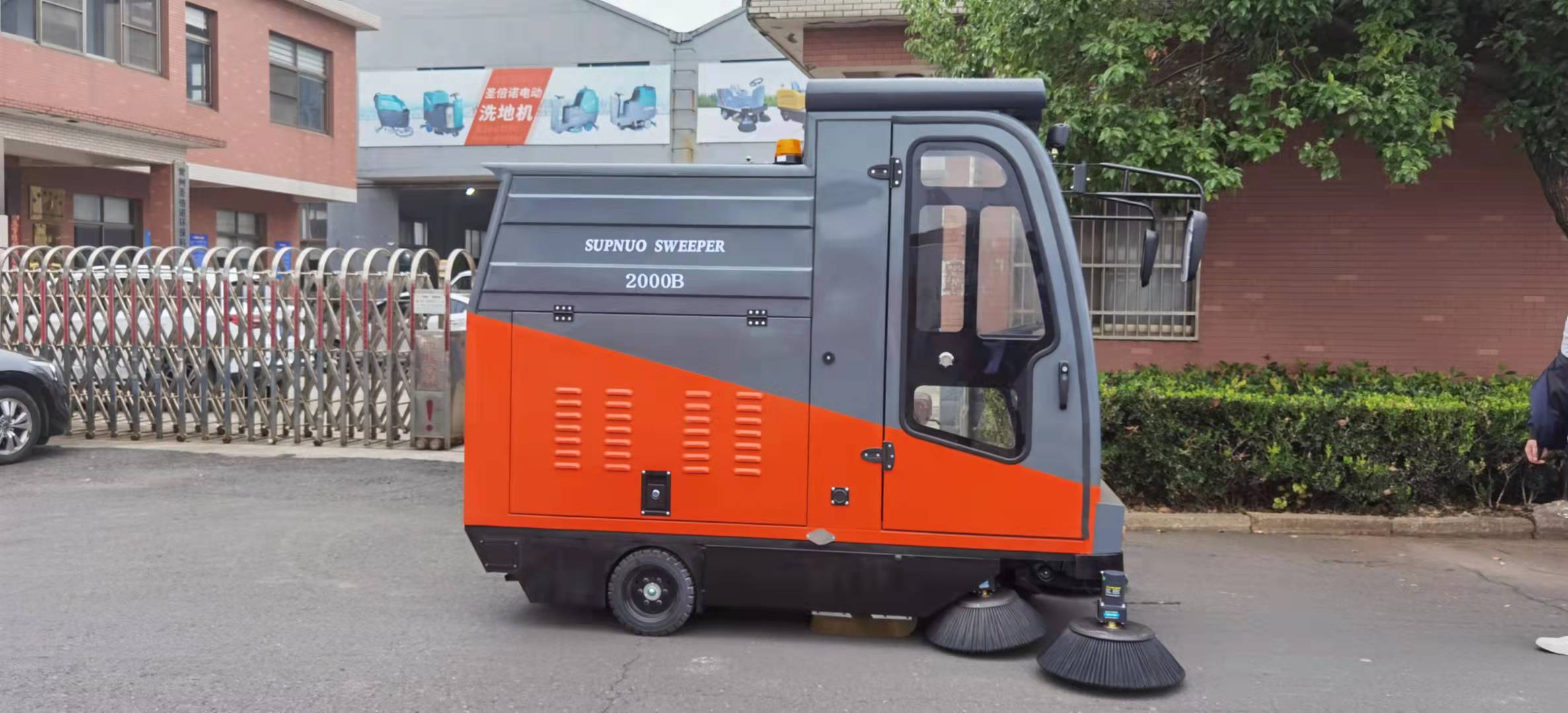 何選擇電動掃地機廠家
