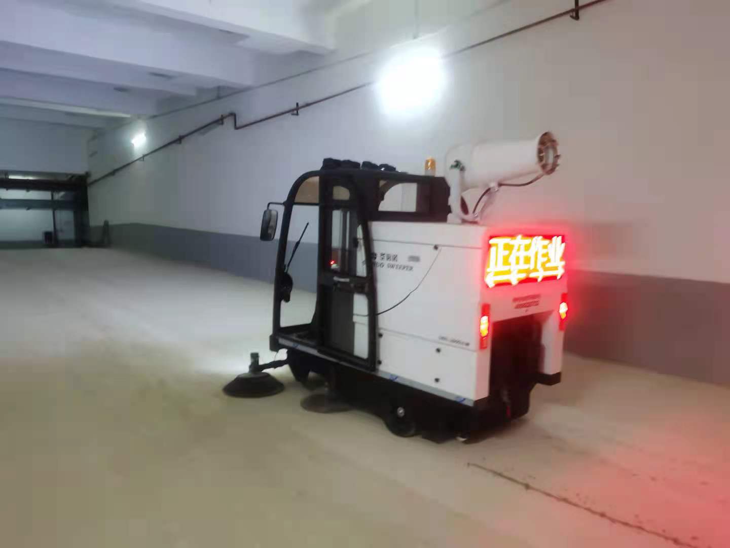 電動(dòng)掃地機(jī)降低用工成本帶來便利