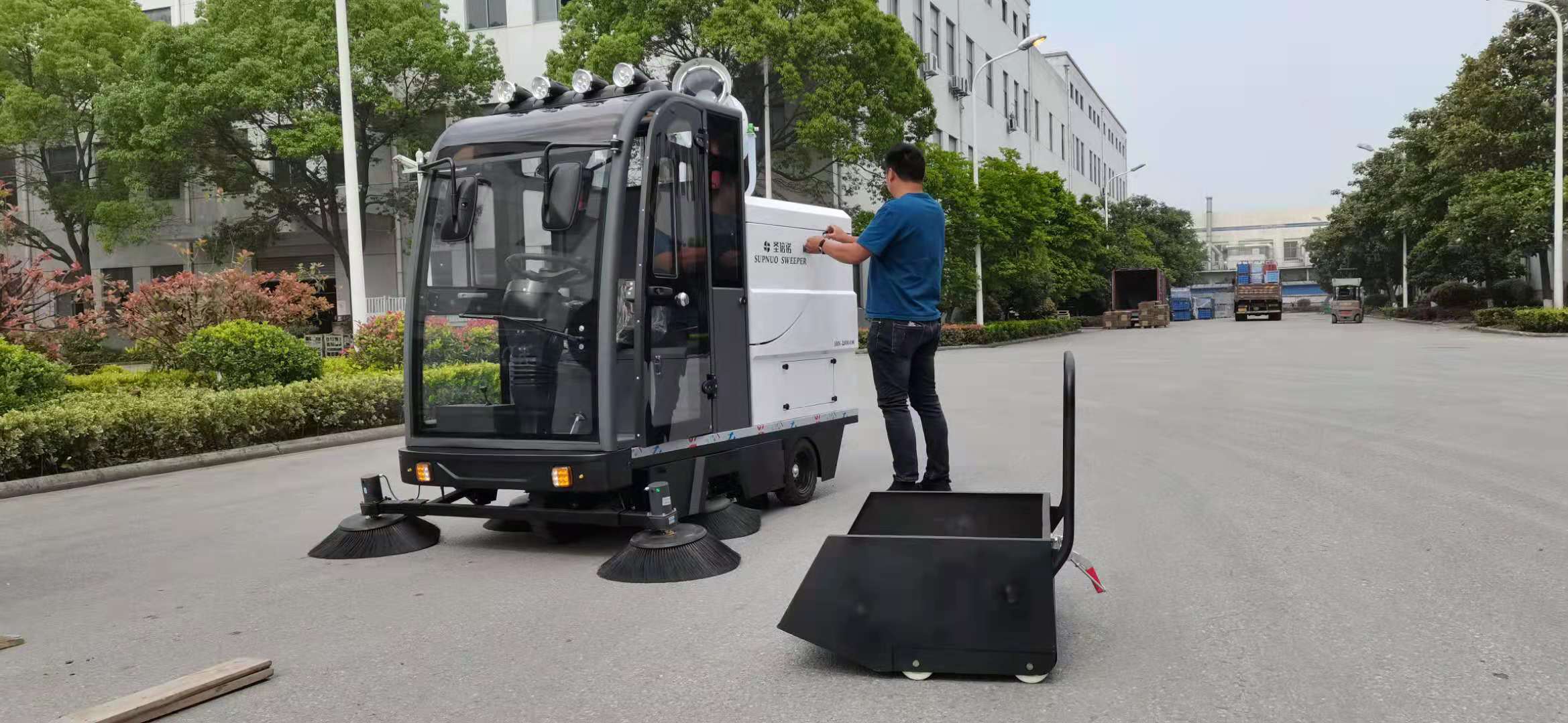 工業掃地車在公園景區中具有以下優點