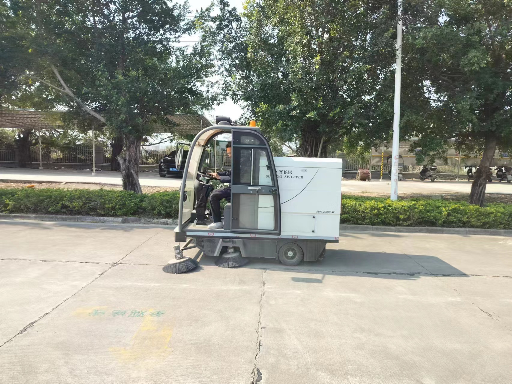 物業(yè)掃地機：保潔公司的福音，助您減少成本，提高 效率！