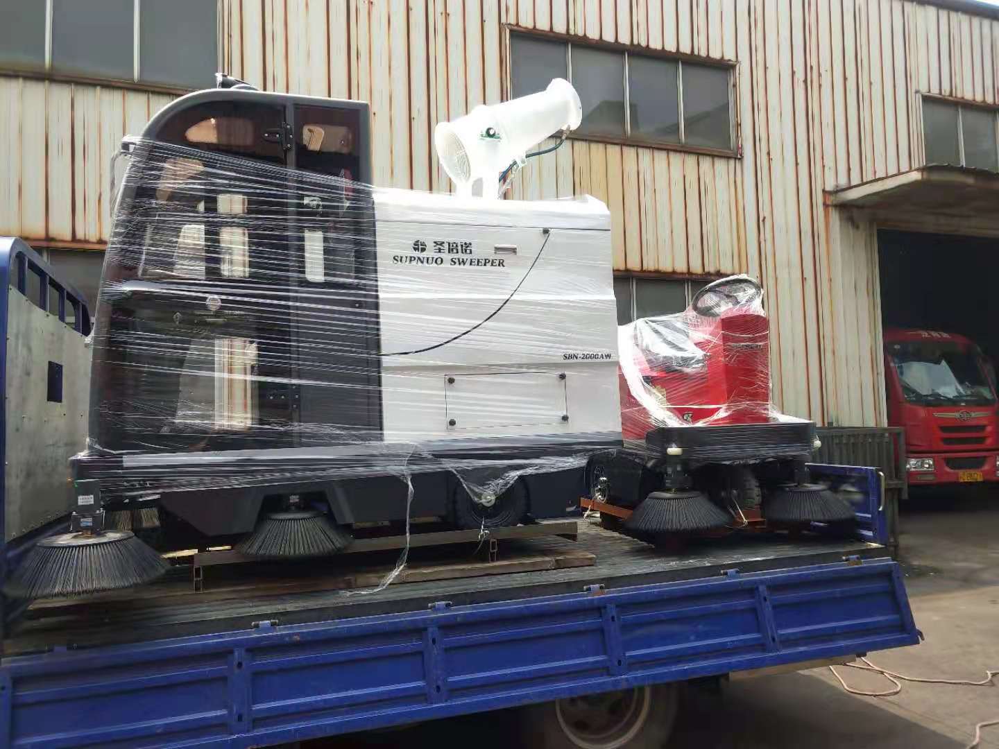 電動(dòng)清掃車(chē)讓我們能夠快速完成清掃工作