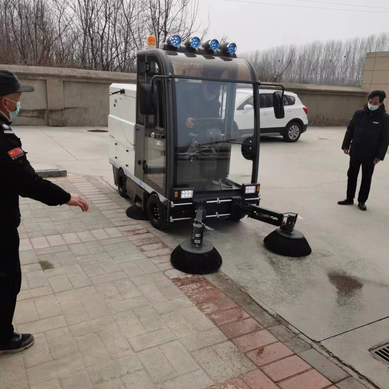 高效省力的全自動掃地車，為商業場所帶來清潔新體驗
