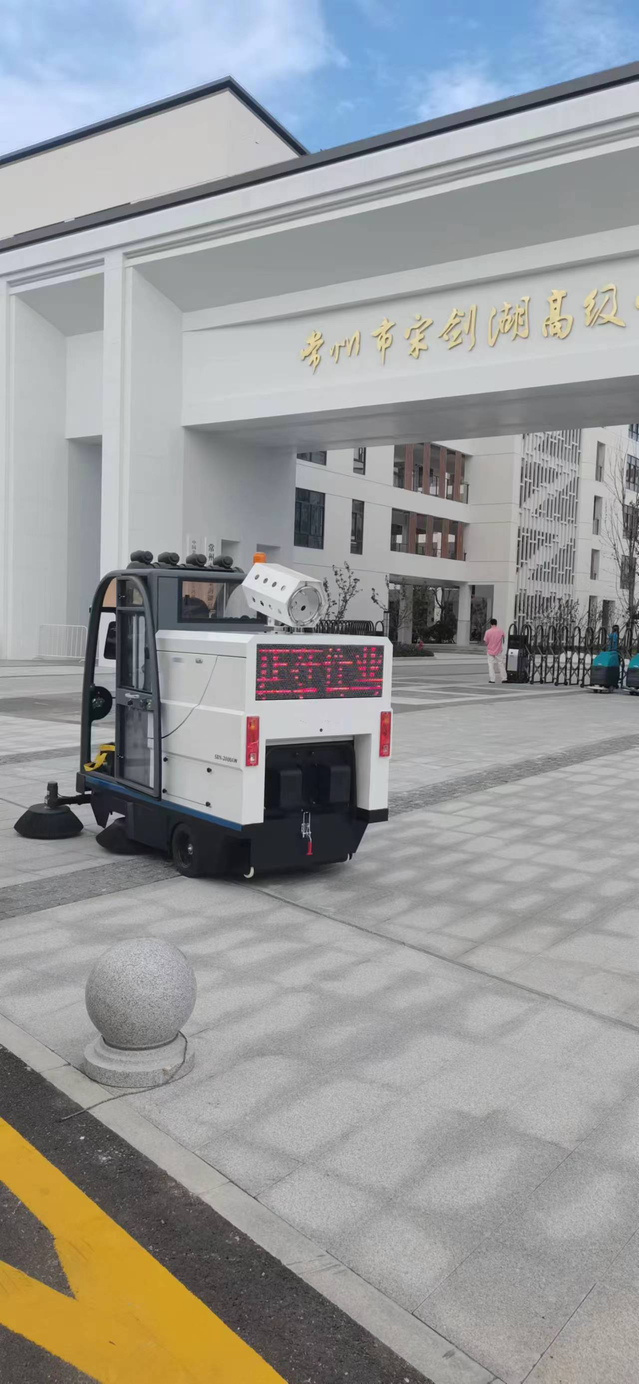 電動手推式掃地機(jī)：提升車間衛(wèi)生，改善工作環(huán)境