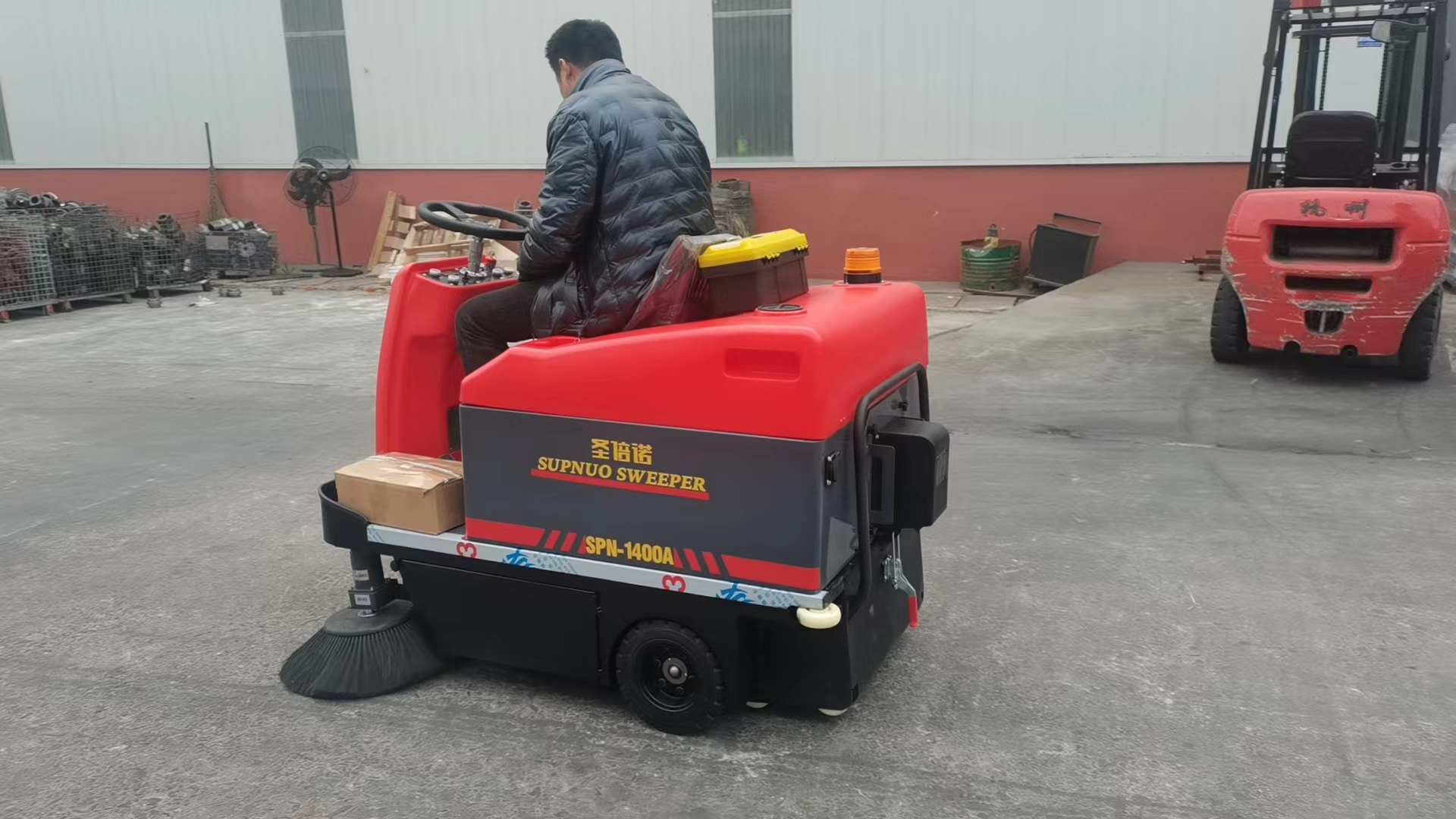 城市清潔“新幫手”，微型清掃車的優勢分析 