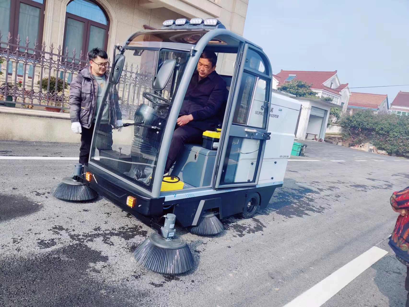 小區(qū)清掃車的使用帶來(lái)了哪些改善