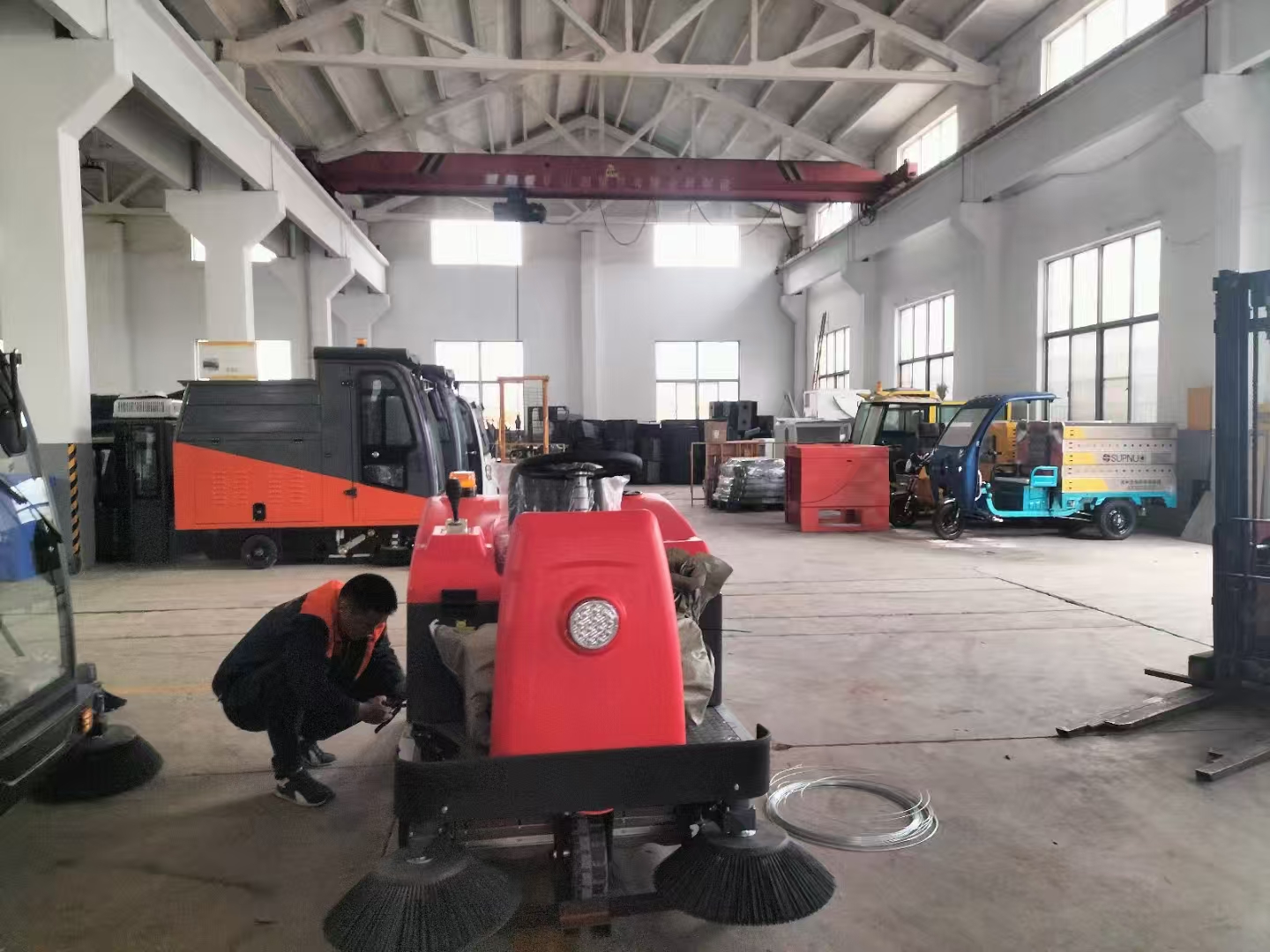 駕駛式電動清掃車助力蘇州工業園區的智能化清潔轉型